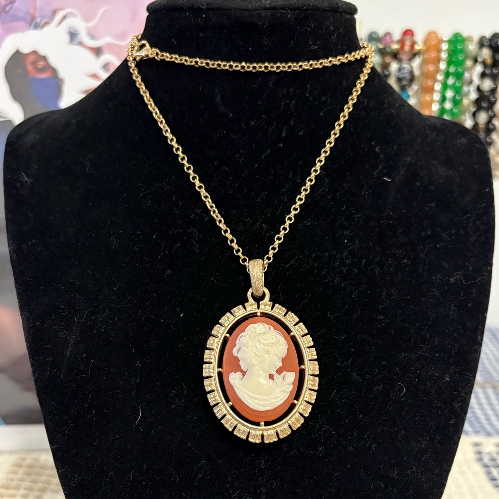 Vintage Avon double sided camel pendant necklace from the 80s
